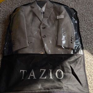 2t 3 piece suit (coat, vest and pant) includes tie and off white button down